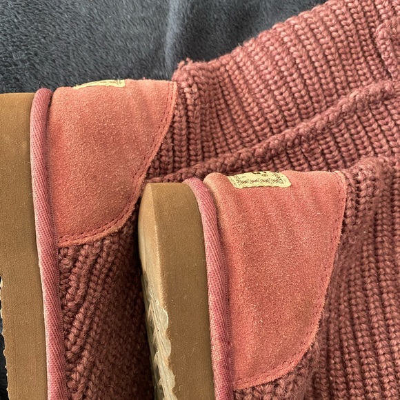 UGG Classic Cardy Knit Boot. Size 9. Please see last photo for description. - Picture 7 of 11